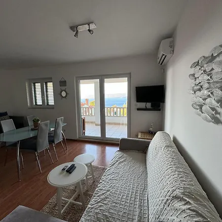 Stunning Views | Modern | Walk Everywhere | Ferienhaus Bol